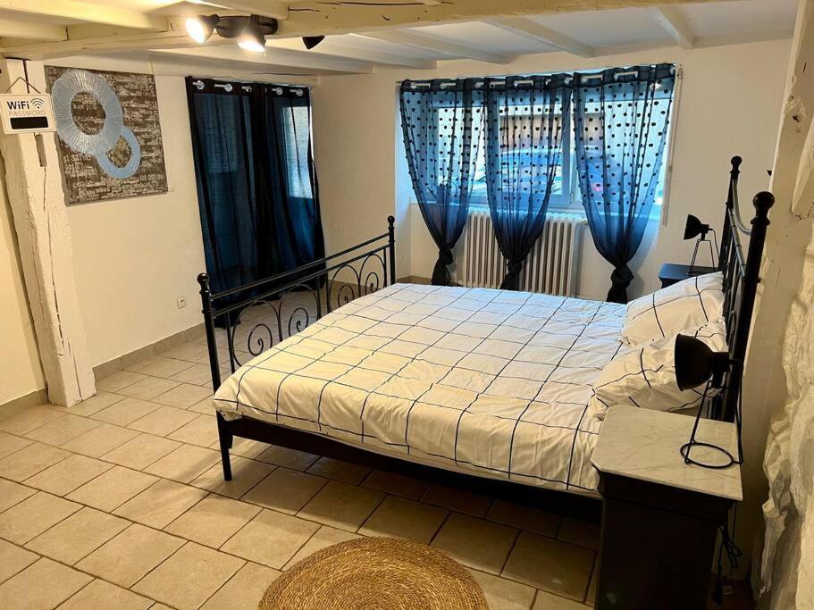 Dole : L Atelier Des Reves Apartment Luaran gambar