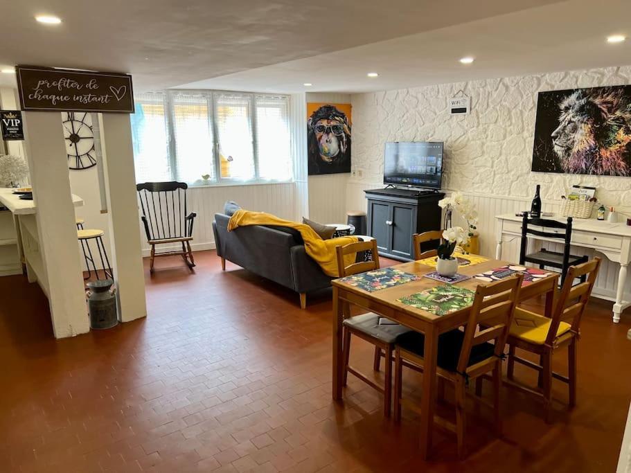 Dole : L Atelier Des Reves Apartment Luaran gambar