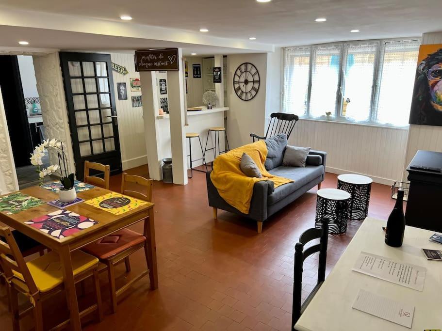 Dole : L Atelier Des Reves Apartment Luaran gambar