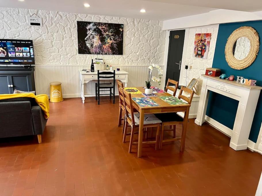 Dole : L Atelier Des Reves Apartment Luaran gambar