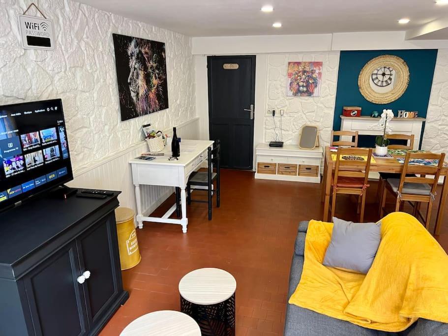 Dole : L Atelier Des Reves Apartment Luaran gambar
