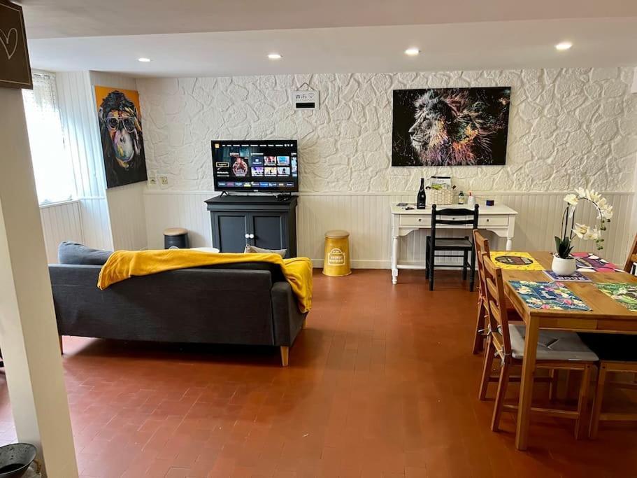 Dole : L Atelier Des Reves Apartment Luaran gambar