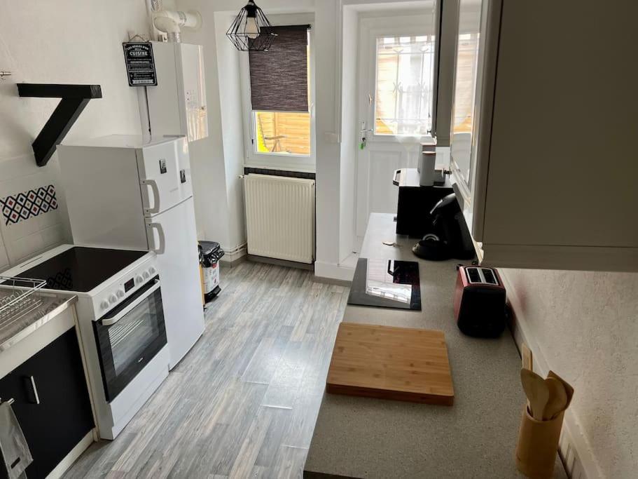 Dole : L Atelier Des Reves Apartment Luaran gambar